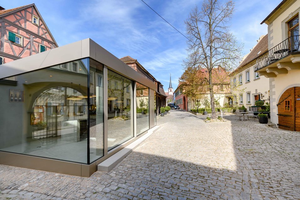 Seitenansicht Weingut Zehntdorf mit Aluminium Fassade
