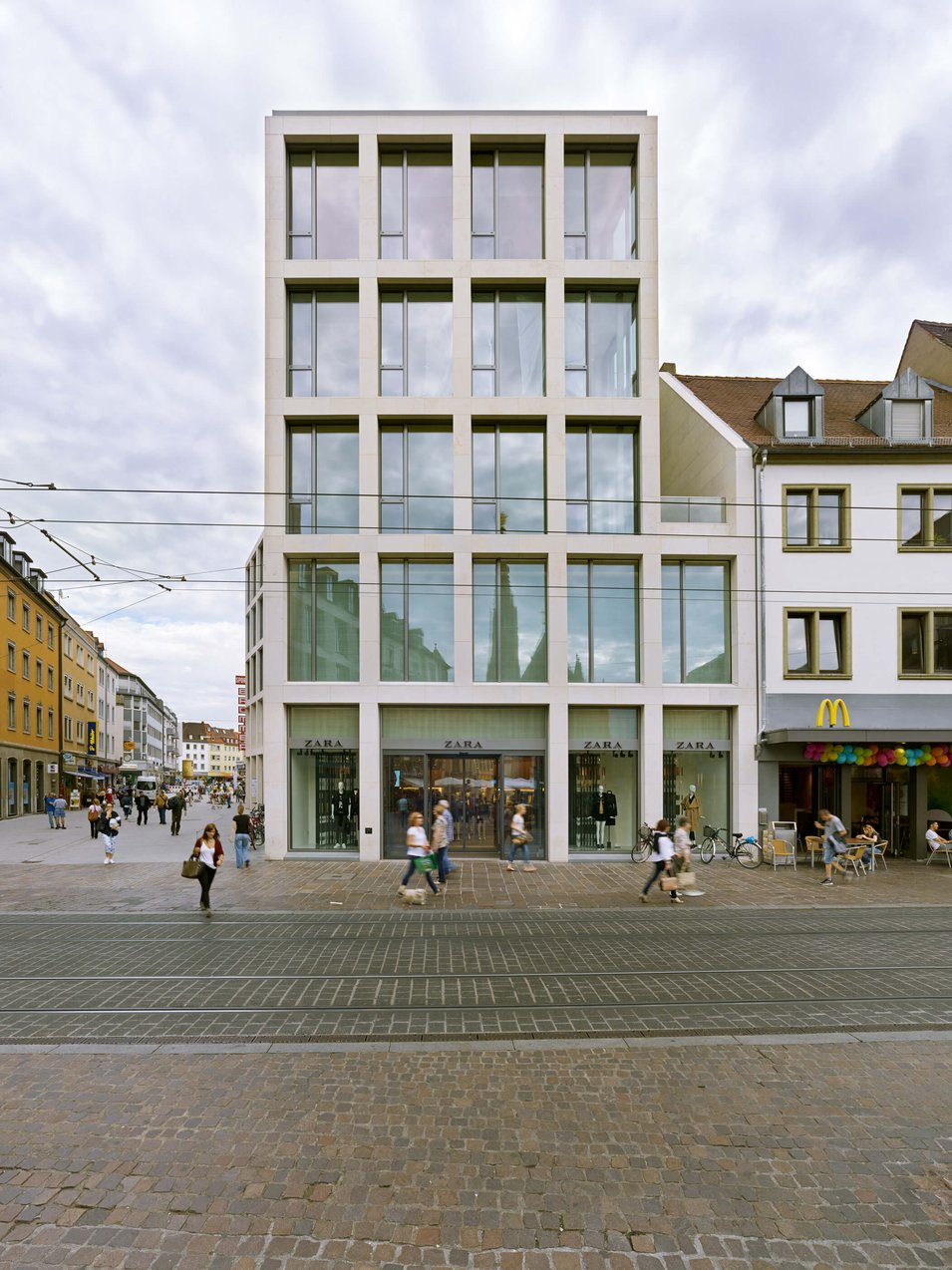 Fassadenbau für ein Geschäftshaus in der Eichhornstraße in Würzburg, Vorderansicht