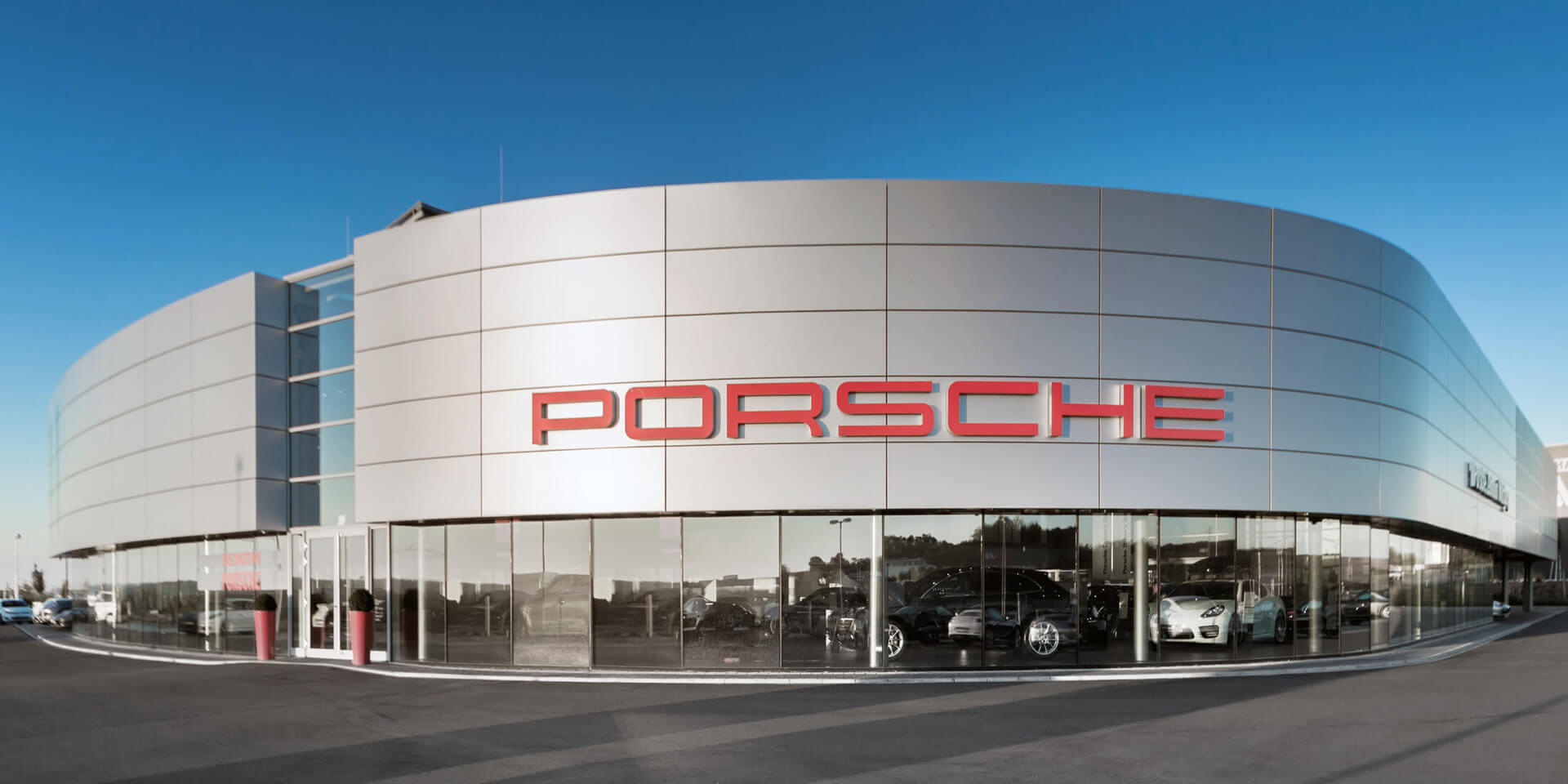 Porsche Zentrum in Estenfeld bei Würzburg, Frontalansicht